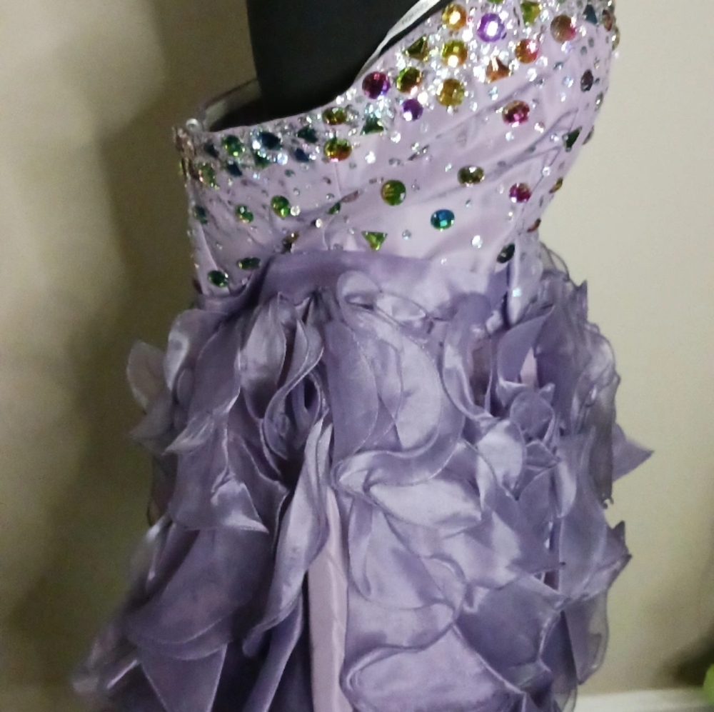 Party Dresses - Picture 2 of 3